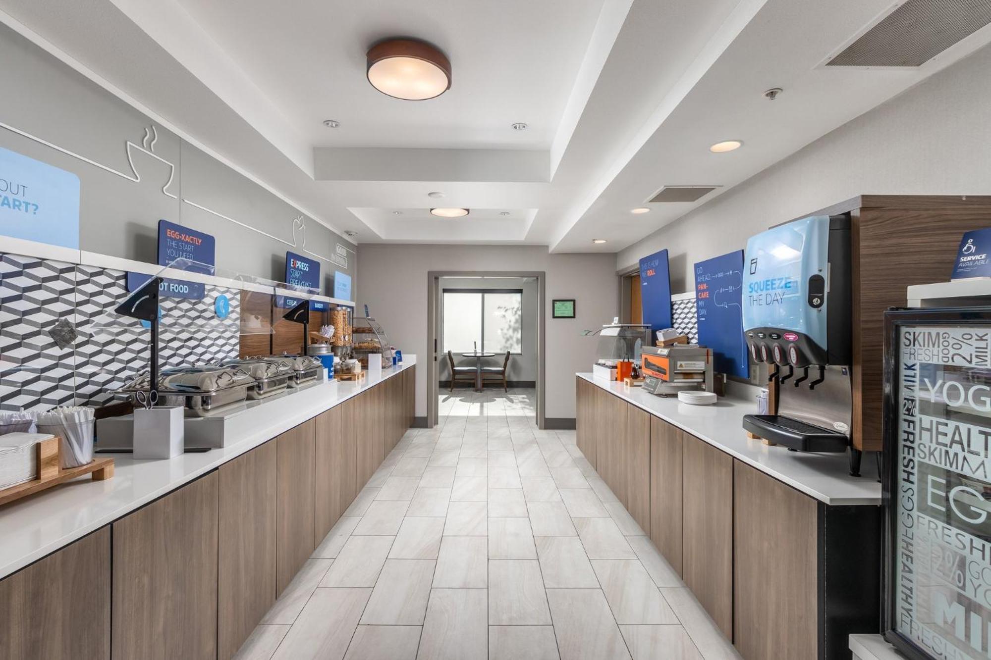 Holiday Inn Express Hotel & Suites Vancouver Mall-Portland Area By Ihg Exterior photo